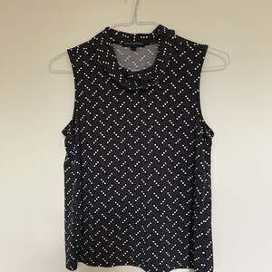 Banana Republic sleeveless black and white top